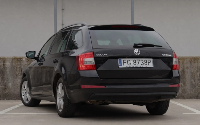 Skoda Octavia cena 39900 przebieg: 210000, rok produkcji 2015 z Miechów małe 742